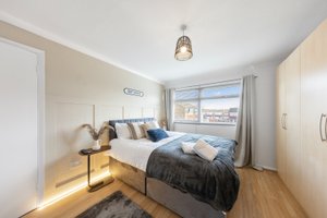 Airy 2 Bed - Long Stays Welcome