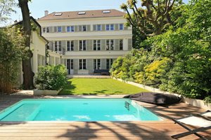 Home with Garden & Pool in Latin Quarter
