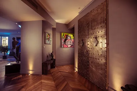 ST GERMAIN JAW DROPPING LUXURY WITH CONTEMPORARY ART &ORIENTAL RICHNESS