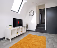 7 crwys road Residence