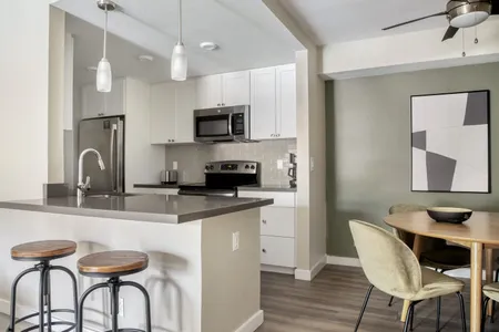 Charmant Dr Apartment
