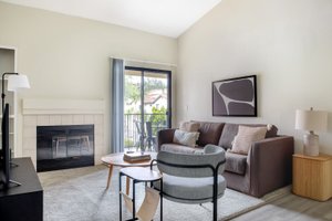 Charmant Dr Apartment