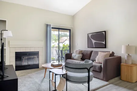 Charmant Dr Apartment