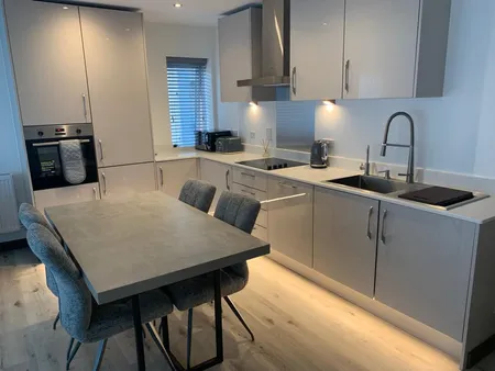 Harlow Apartment