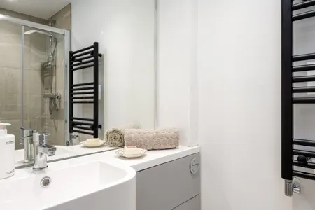 Luxury bathroom at Park Street