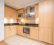Fully equipped kitchen in 1 bed at Spencer Dock Dublin