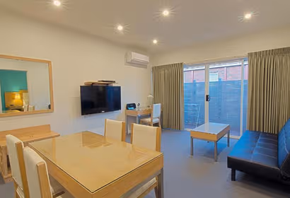 Bay St Serviced Apartment