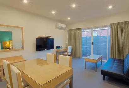 Bay St Serviced Apartment