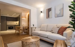 Carrer de service apartment