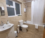 Modern Spacious Apartment With Garden