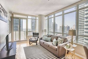 Bremner Blvd Apartment