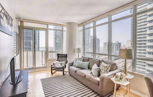 Bremner Blvd Apartment