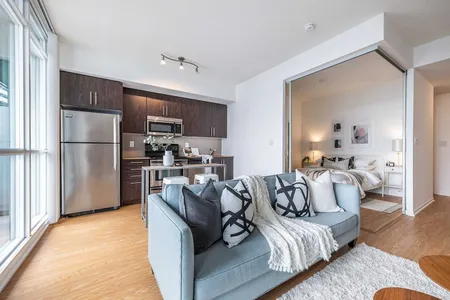 Bremner Blvd Apartment