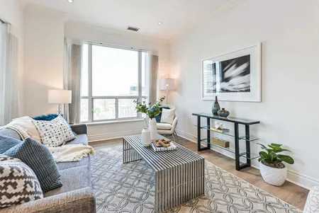 Bay Street Apartment