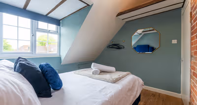 (BLU7) The Blue House 3s