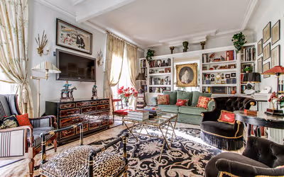 Holiday retreat in Champs Elysées, Paris