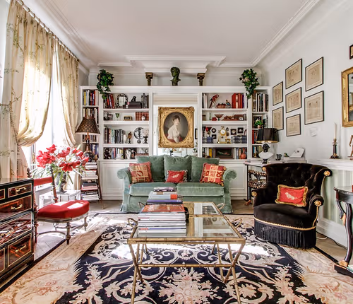 spacious and elegantly decorated 1-bedroom Paris luxury apartment