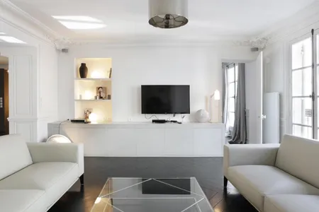 150M2 LUXURY APARTMENT IN A VICINITY TO LOUVRE MUSEUM, TUILERIES GARDEN