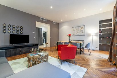 135M2 ABODE BETWEEN AVE MONTAIGNE & CHAMPS ELYSEES