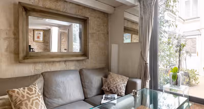 QUAI DE BOURBON- LIFE ON MAGICAL ILE ST LOUIS