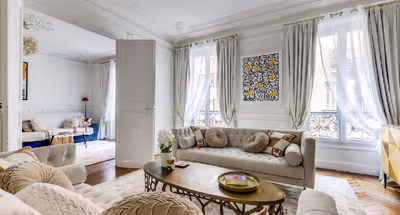 Historic Village Spirit of Rue Passy