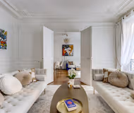 Historic Village Spirit of Rue Passy