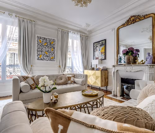 Historic Village Spirit of Rue Passy