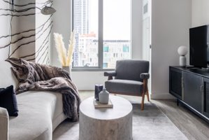 Tehama St Apartment