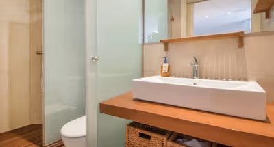B 130 SERVICE APARTMENT