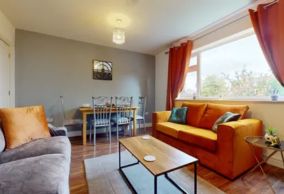 Stylish 2 Bed first floor apartment - flat 9