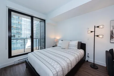 Rue Lucien-L'Allier Apartment