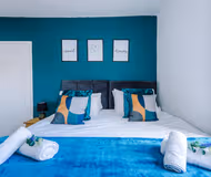 Modern house, city centre, perfect for groups!