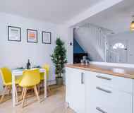 Stylish Home, incredible Location, Sleeps 5!