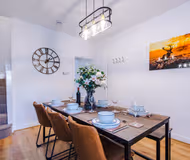 NEW! Spacious & Stylish home, City centre, Sleep 4