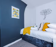 NEW! Spacious & Stylish home, City centre, Sleep 4