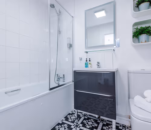 NEW! Stunning City Centre Flat, Amazing Location!