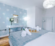 NEW! Stunning City Centre Flat, Amazing Location!