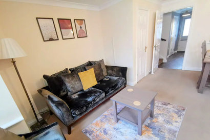 Large, Spacious 3 Bed Home - Parking & WiFi