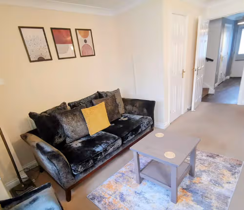 Large, Spacious 3 Bed Home - Parking & WiFi