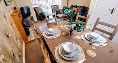 Large, Spacious 3 Bed Home - Parking & WiFi