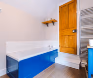 NEW! Spacious & Stylish home, City centre, Sleep 4