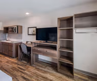 Louis Henna Blvd Apartment