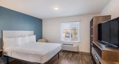 Louis Henna Blvd Apartment