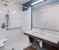 Louis Henna Blvd Apartment