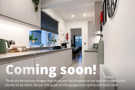 Spacious and stylish 4-bed townhouse in Dorset Sea Views - Sleeps 8