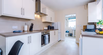 Modern apartment, ideal for business, sleeps 3!