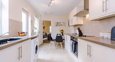 Modern apartment, ideal for business, sleeps 3!