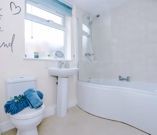 Modern apartment, ideal for business, sleeps 3!