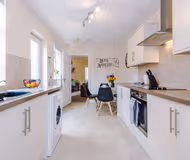 Modern apartment, ideal for business, sleeps 3!
