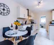 Modern apartment, ideal for business, sleeps 3!